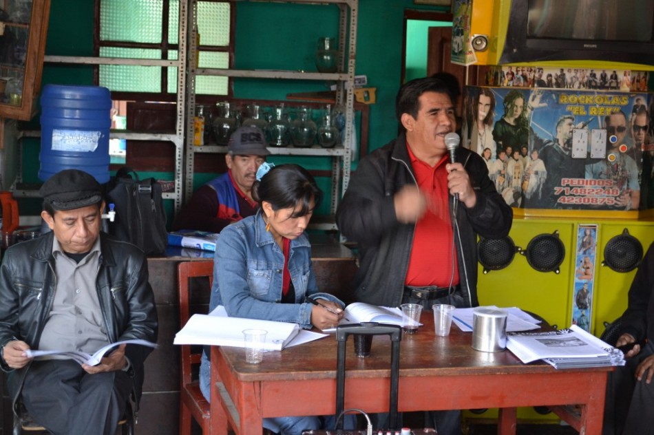 Asamblea de la Asociación de Inquilinos Cochabamba donde se informa sobre los avances del proyecto. 02/06/2013